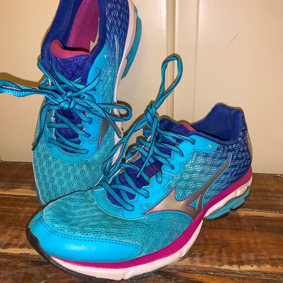 Women’s Mizuno running shoes size 9.5 - Picture 1 of 4